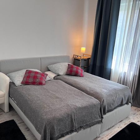 Rose No. 1 Apartment FDH Екстериор снимка